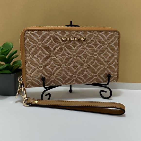 Michael Kors Wallet - Picture 5 of 9